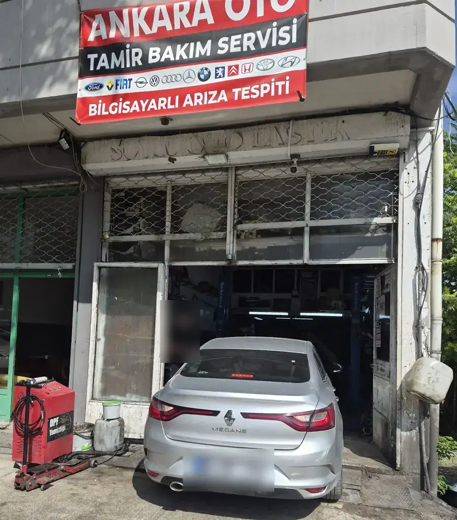 Ankara Oto Tamir Bakım Servisi'nin kırmızı tabelalı girişi